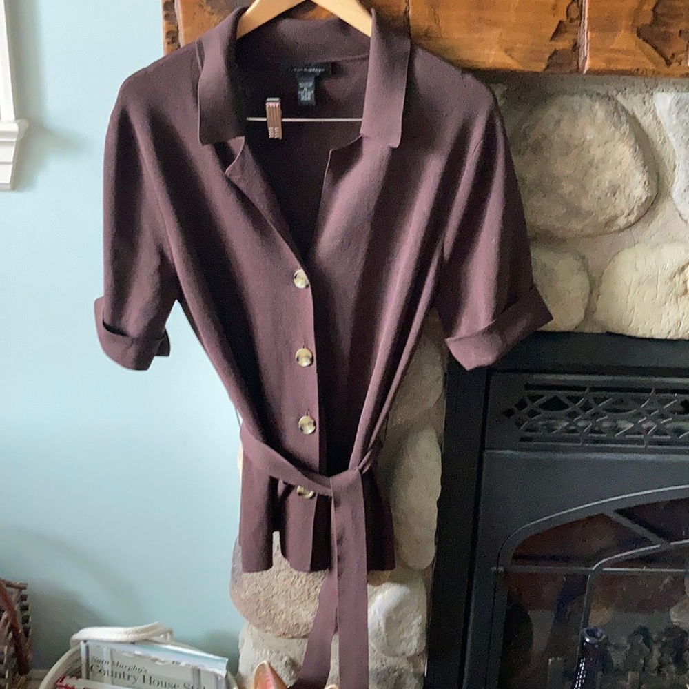 Cable& Gauge women’s safari style shirt sleeve brown cardigan.